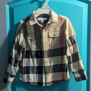 📍📍 authentic Burberry tshirts kids 📍📍Size 4